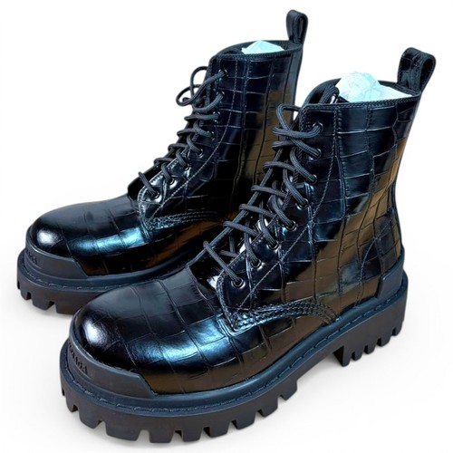 Balenciaga striker - balenciaga,